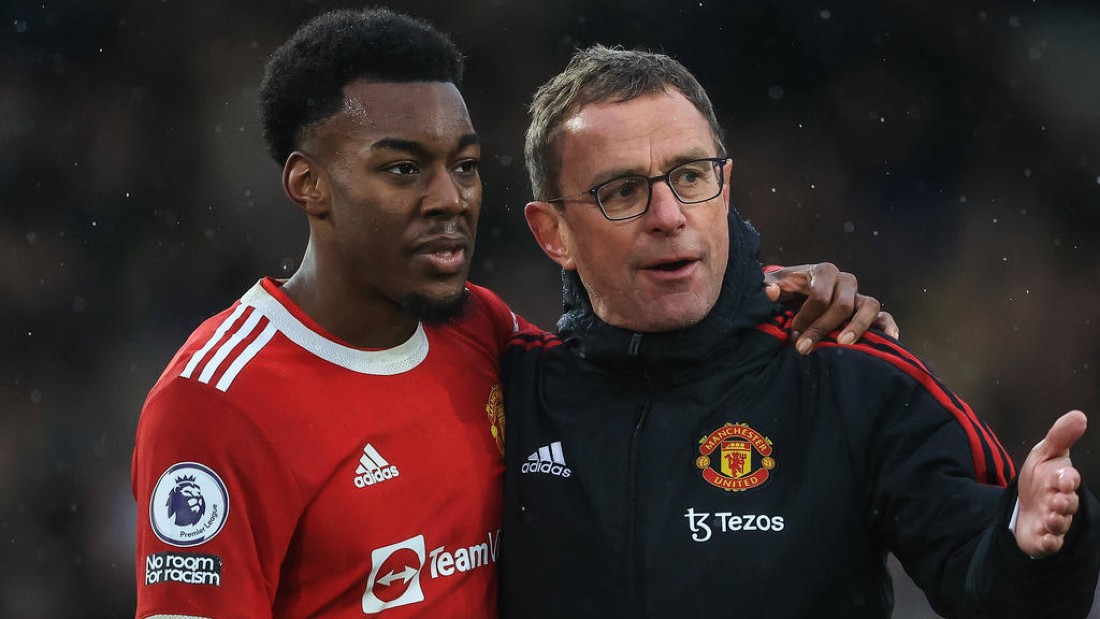 Premier League Leeds United v Manchester United, ManU Ralf Rangnick manager of Manchester United and Fred 17 celebrate after the final whistle Copyright: xMarkxCosgrove/NewsxImagesx